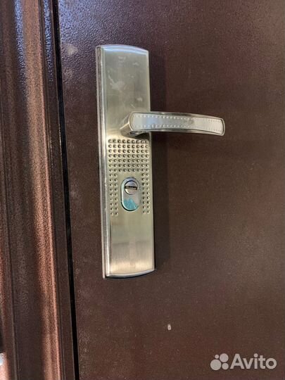 Дверь входная металлическая б/у