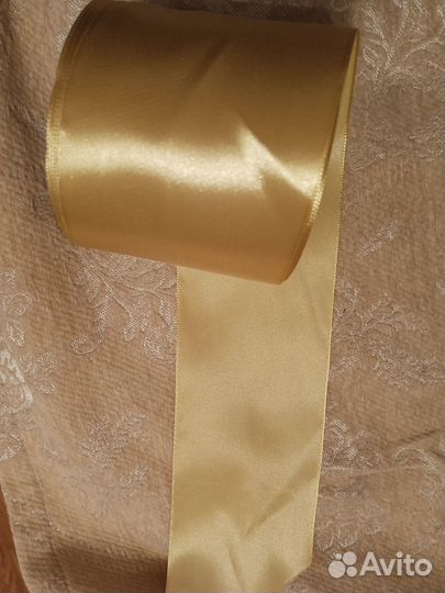 Атласная лента 7.5 см золотая