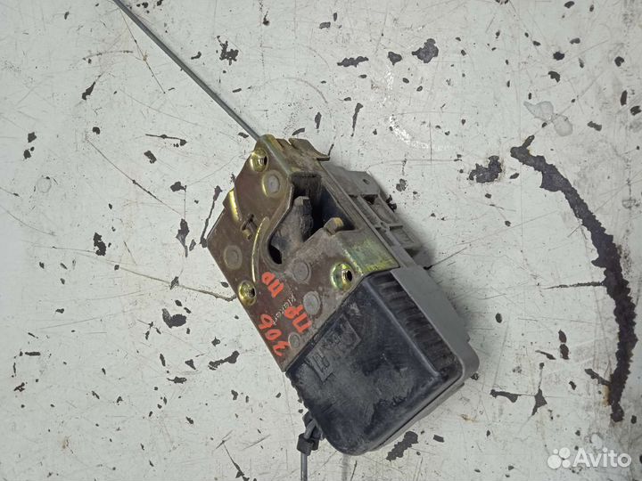 Замок двери передний правый Peugeot 306 Пежо 306