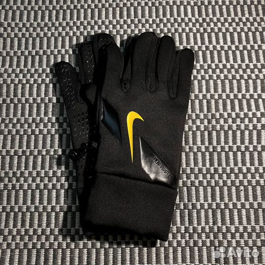Перчатки Nike тёплые
