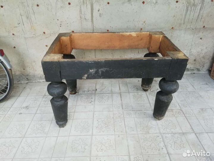 Стол. Дуб. Ручная работа. 19 век