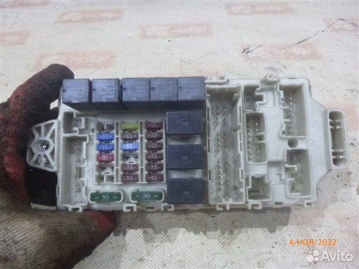 Блок предохранителей Mitsubishi Lancer CS3A 4G18