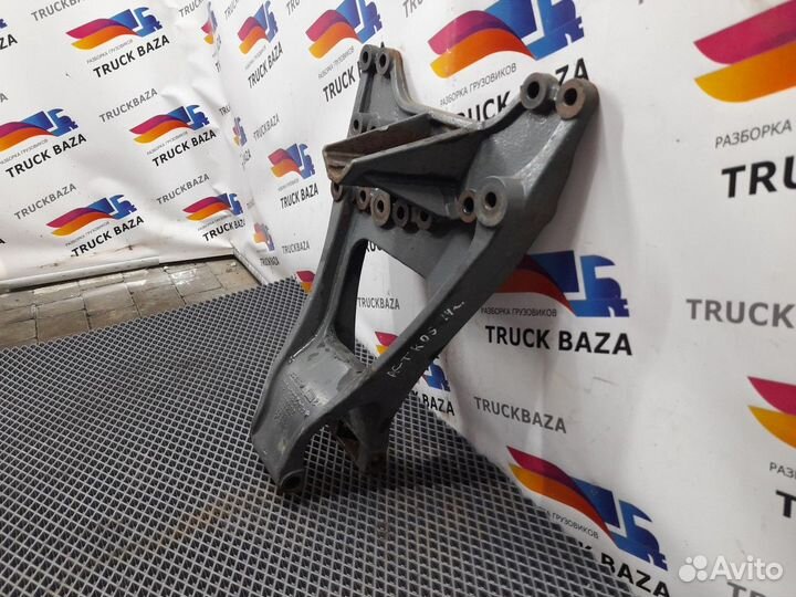 Кронштейн реактивной тяги левый