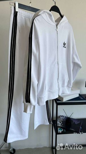 Спортивный костюм женский