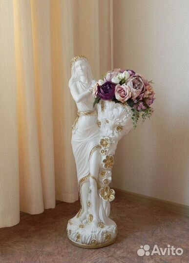 Статуя Девушка кашпо