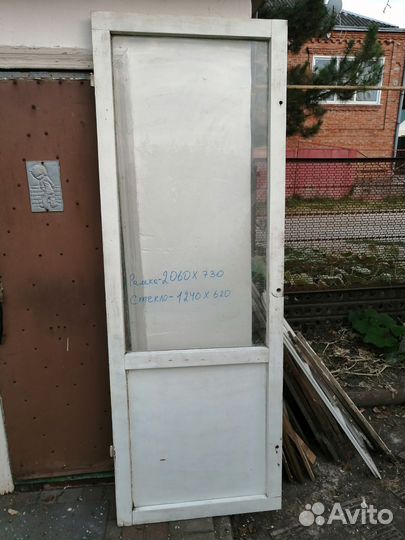 Дверь входная со стеклом