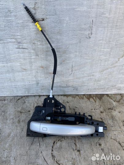 Кронштейн правый Audi A5 8T