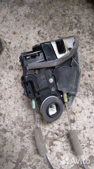 Замок двери задней левой Toyota Camry V40 2006-201