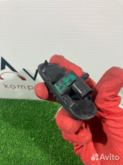 Форсунка омывателя правая Audi A3 8P CCZ 2009