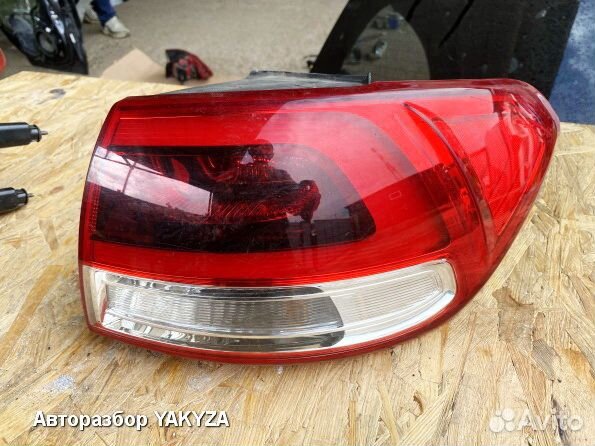 Kia Sorento Prime задний правый фонарь