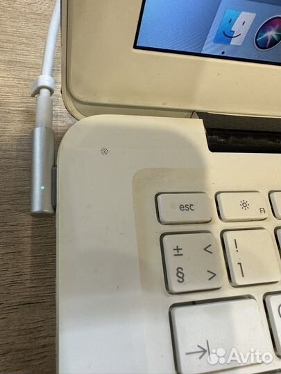 Apple MacBook A1342