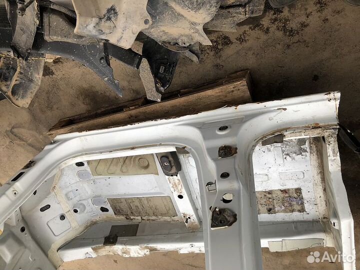 Передняя правая Четверть лонжерон Renault Logan 2