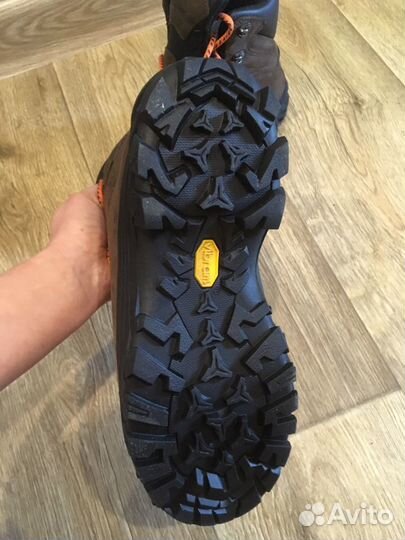 Трекинговые ботинки