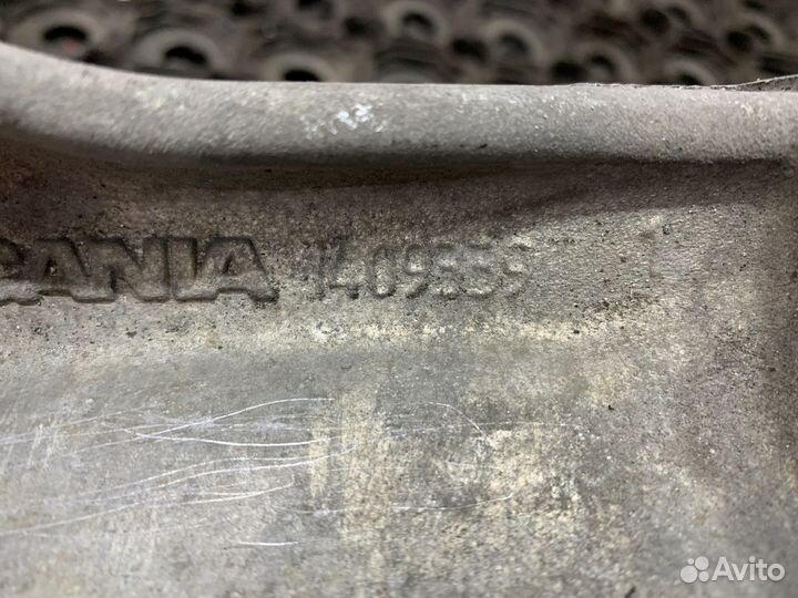 Кронштейн крепления торсиона левый