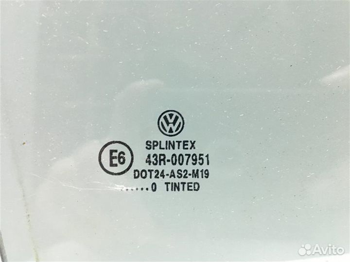 Стекло двери передней правой Volkswagen Golf Iv