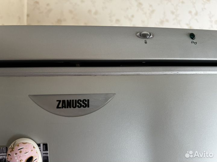 Холодильник zanussi