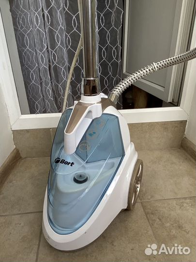 Отпариватель для одежды вертикальный