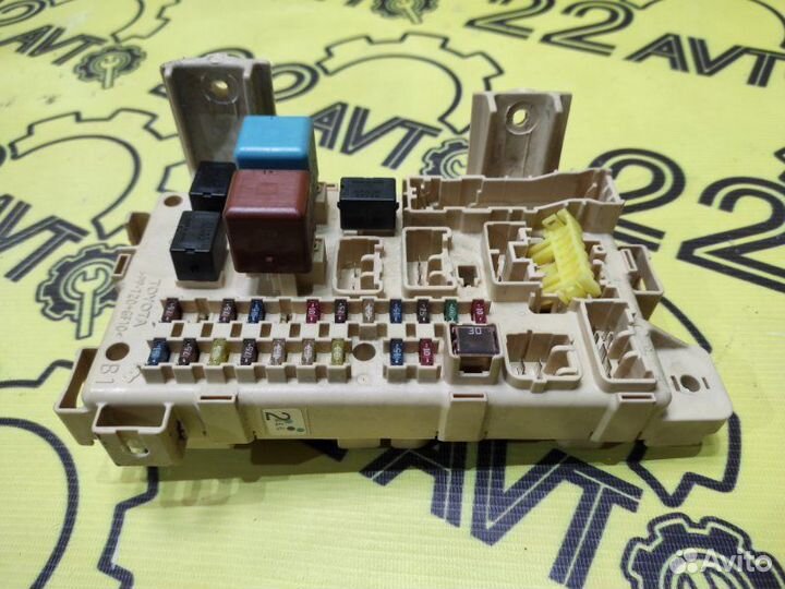 Блок предохранителей салона Toyota Opa ZCT10