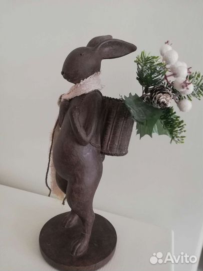 Статуэтка Заяц с корзинкой