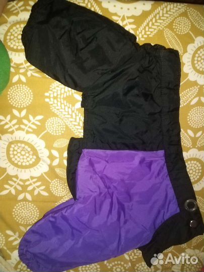 Носки, ботинки и игрушки для собак