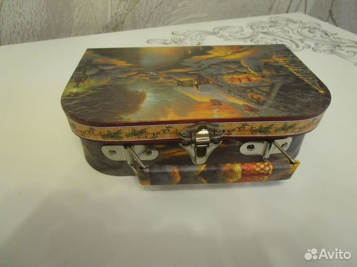 Коробка чемодан жестяная