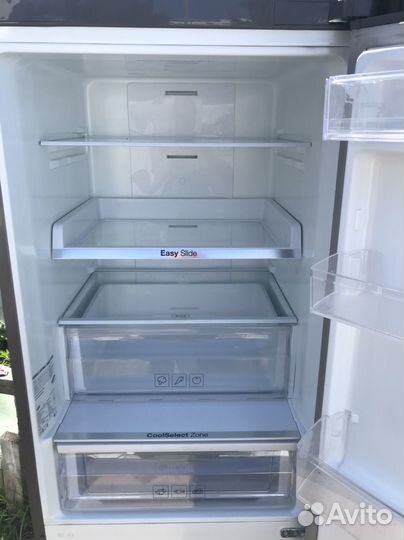 Холодильник Samsung