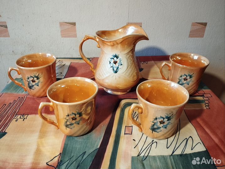 Кувшин с кружками