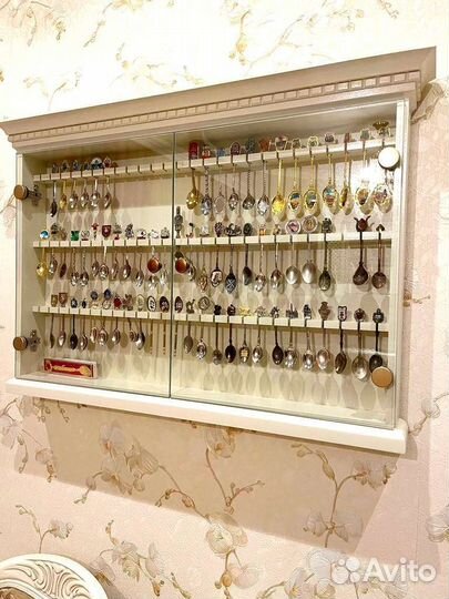 Шкаф - витрина для размещения коллекций