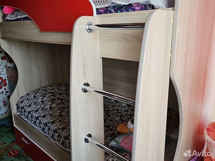 Двухъярусная кровать бу с матрасами