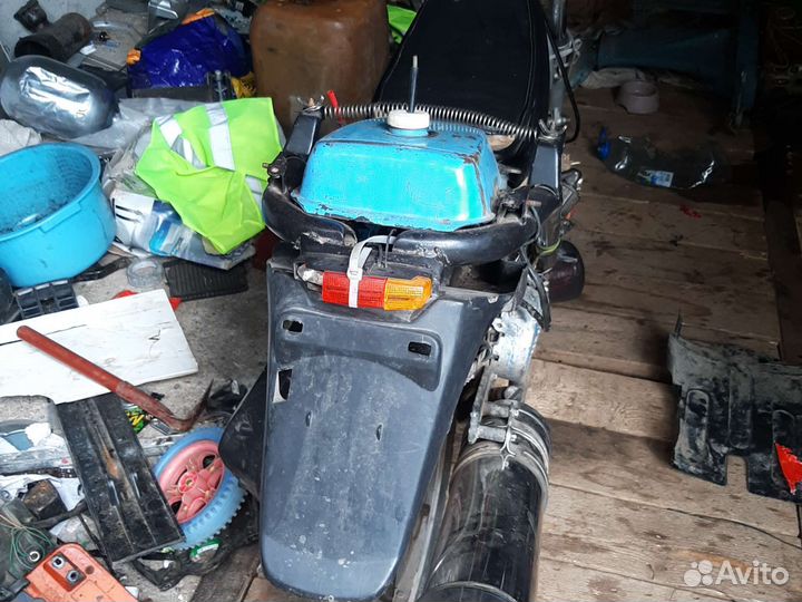 Продаю скутер в хорошем состоянии но бес пластика