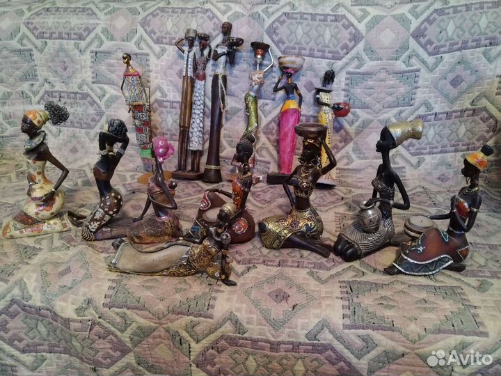 Сувениры статуэтки