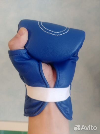 Боксерские перчатки Winning