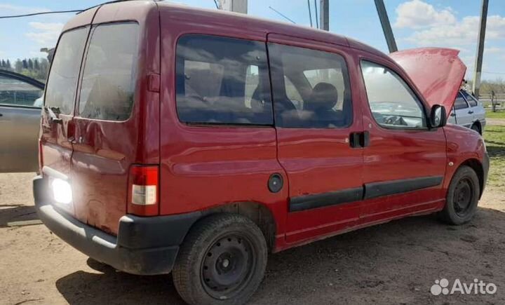 В разборе Peugeot Partner