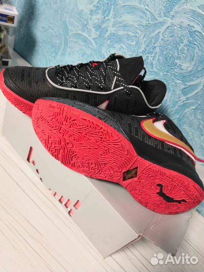 Кроссовки Nike LeBron 20 Bred