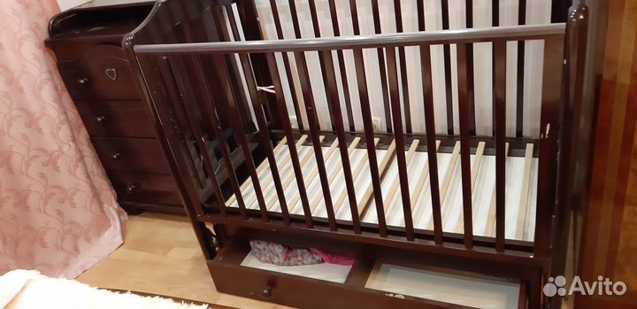 Детская кроватка с пеленальным комодом