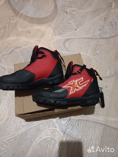 Лыжные ботинки