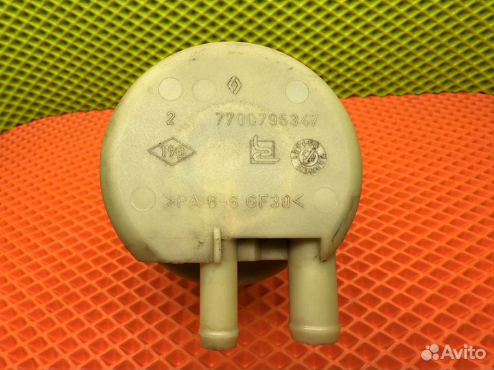 Бачок гур Renault duster