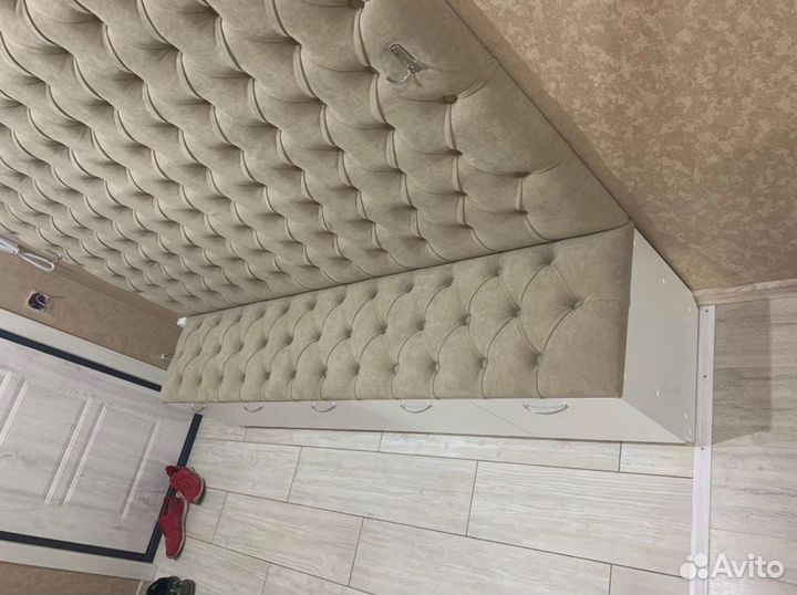 Панель с пуфиком