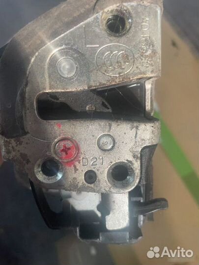 Замок двери Toyota Highlander 2