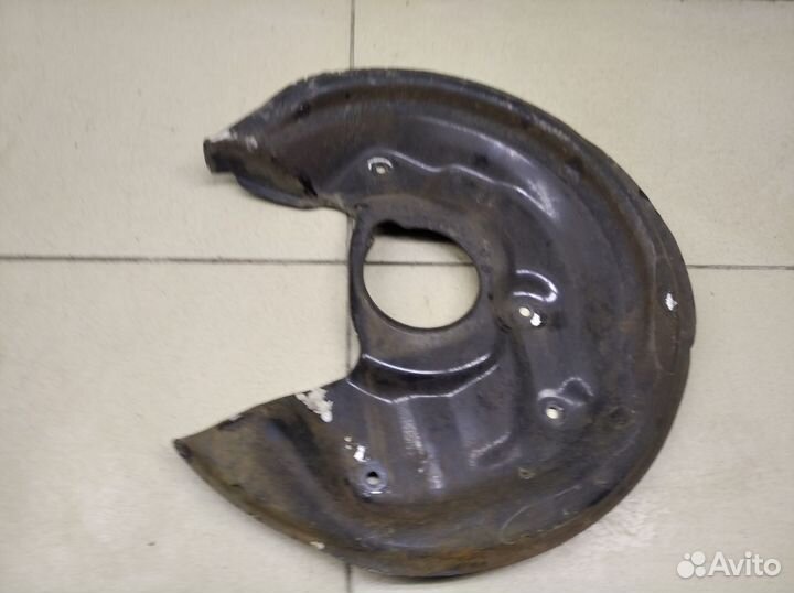 Щит опорный задний левый Yeti 2009