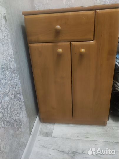 Вешалка в прихожую и тумбочка