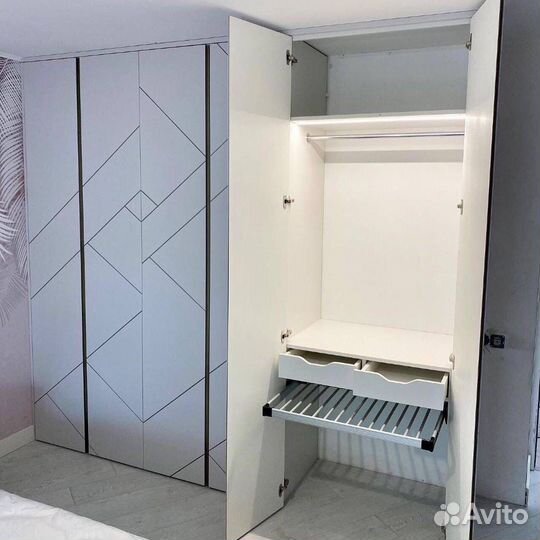 Угловой шкаф