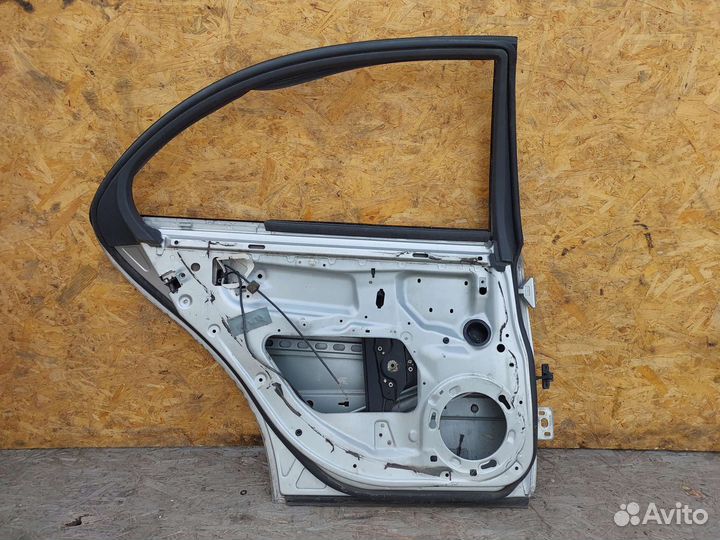 Дверь задняя левая Mercedes w211