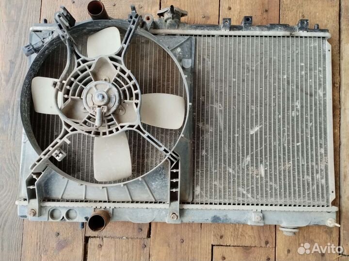Радиатор с вентилятором на Mitsubishi lancer