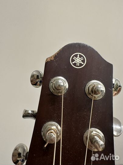 Электроакустическая гитара yamaha