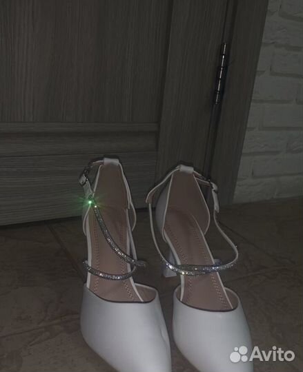 Туфли белые