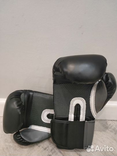 Боксерские перчатки Everlast 10 oz и шлем Demix M