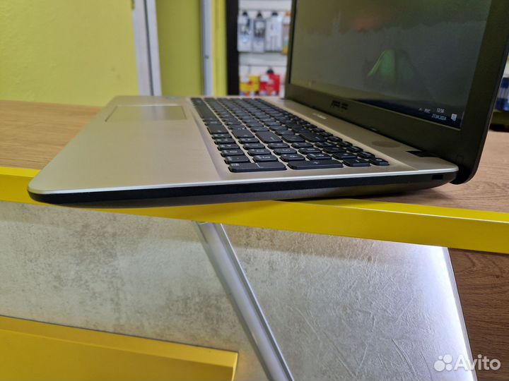 Ноутбук Asus D541S