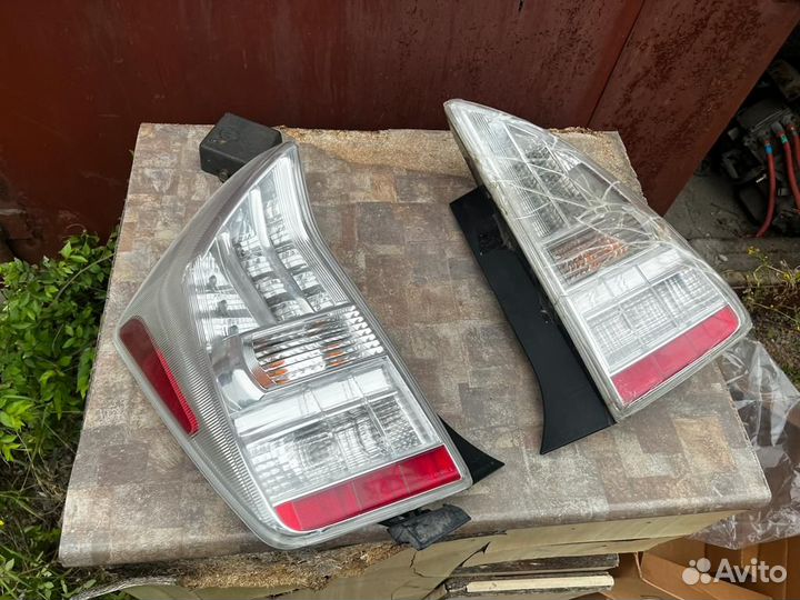 Фонари задние Prius 30