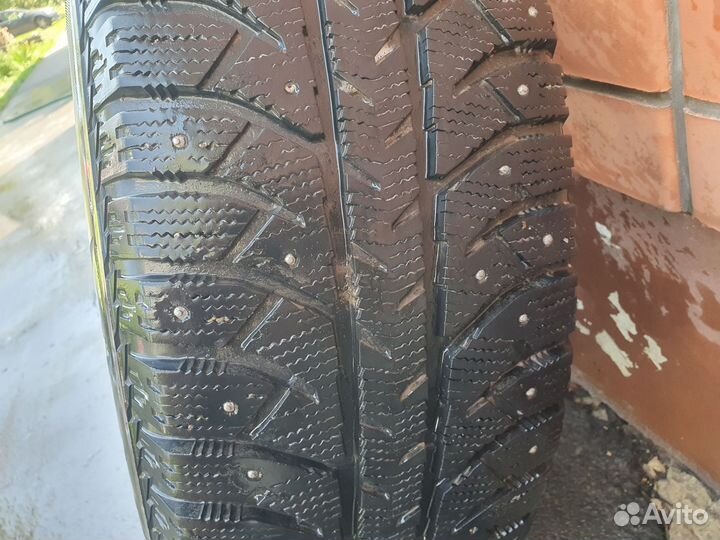 Bridgestone Ice Cruiser 7000 265/70 R16